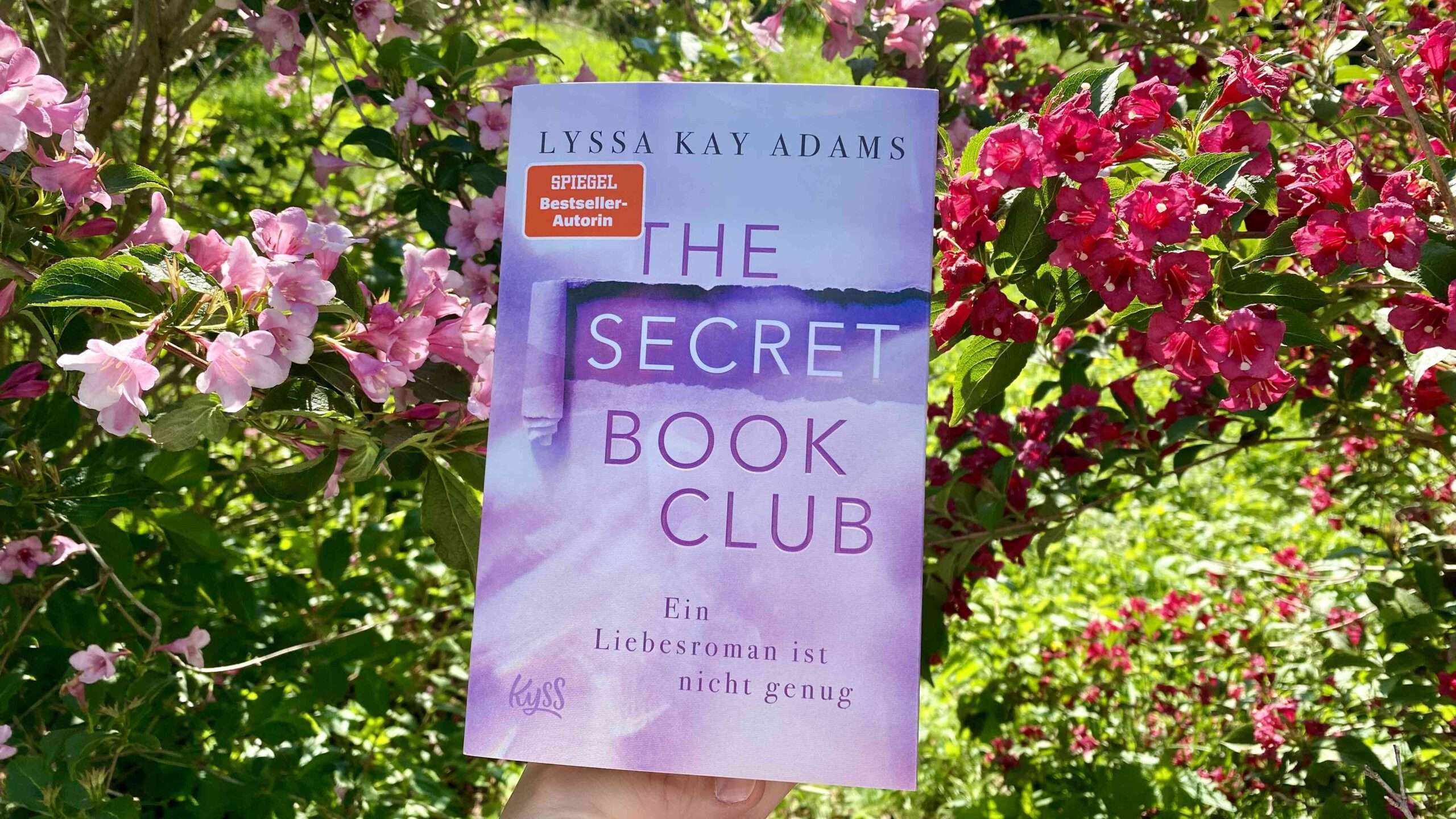 Read more about the article „The Secret Book Club – Ein Liebesroman ist nicht genug“ von Lyssa Kay Adams￼