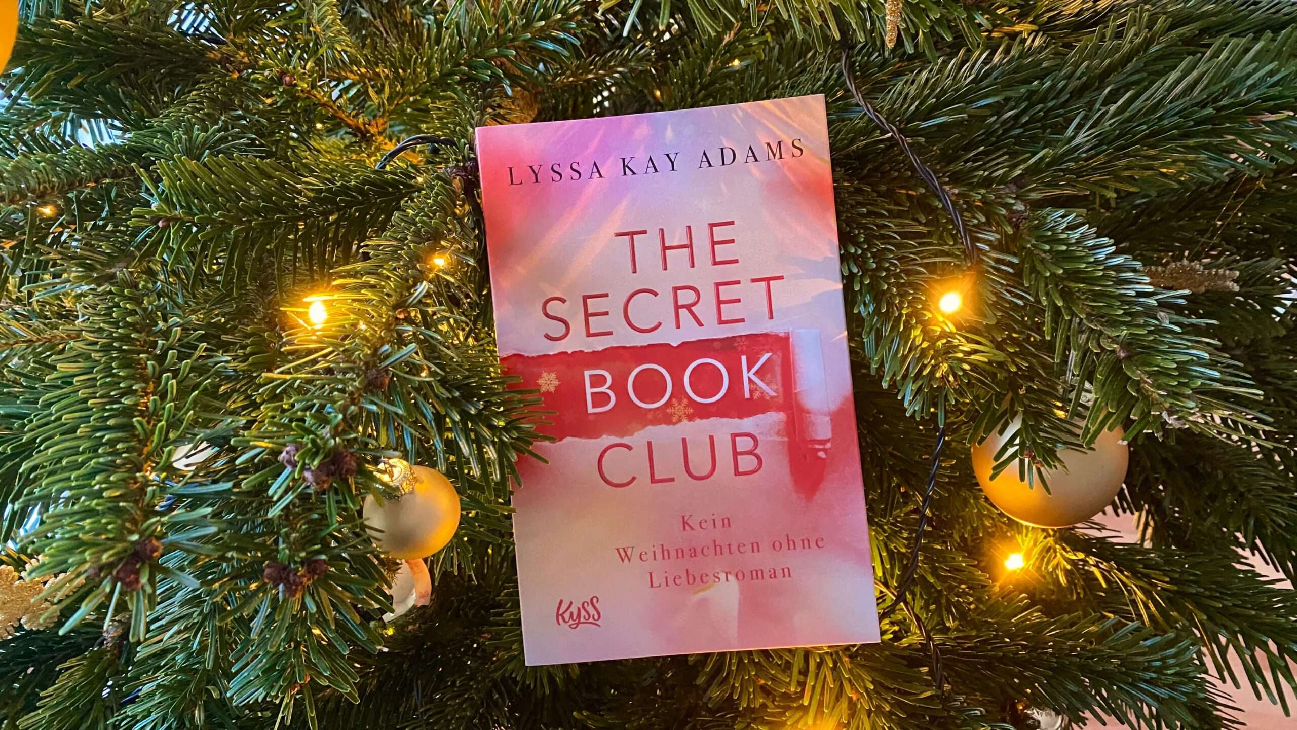 You are currently viewing „The Secret Book Club – Kein Weihnachten ohne Liebesroman“ von Lyssa Kay Adams