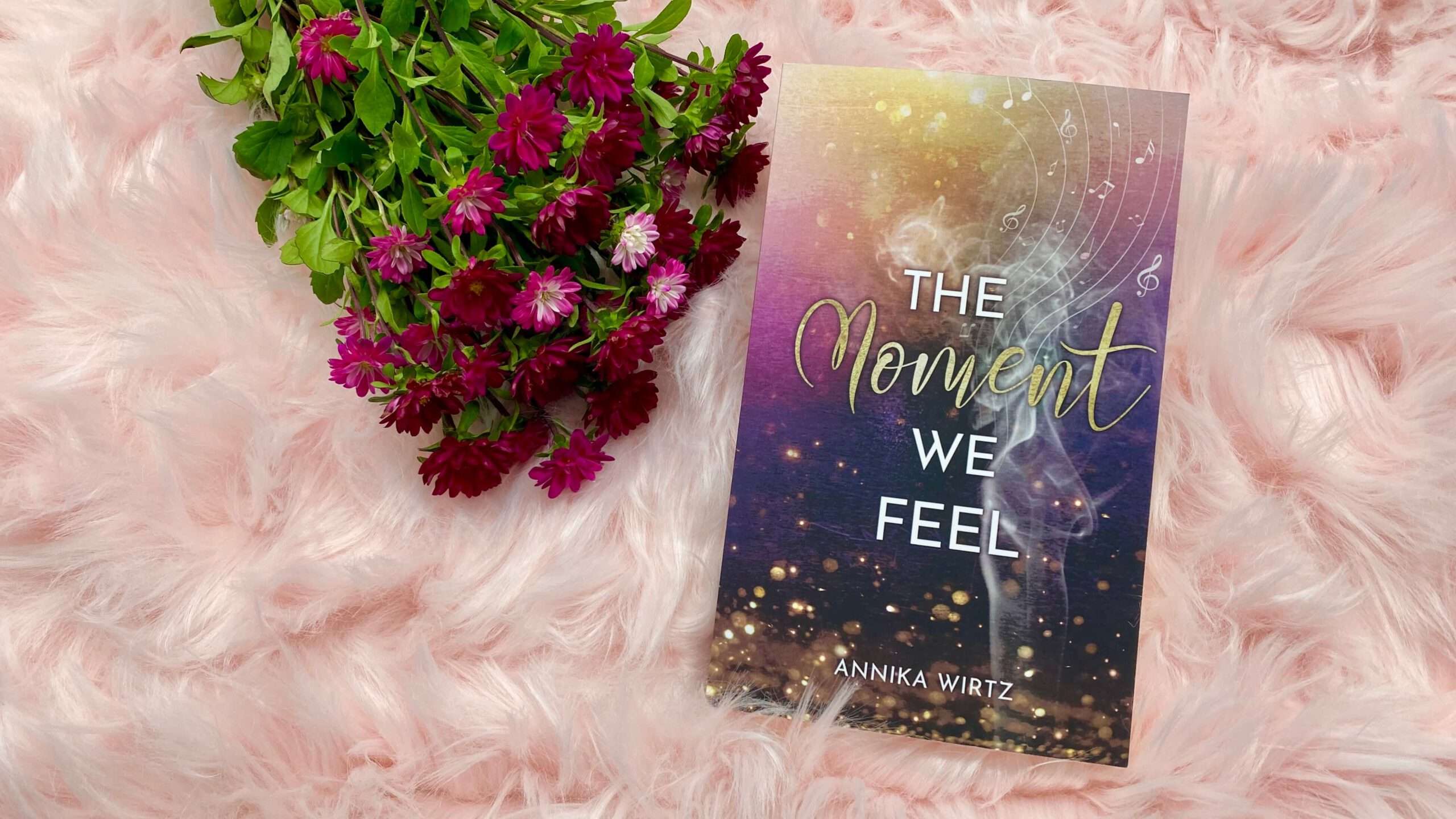 Read more about the article „The Moment we feel“ von Annika Wirtz